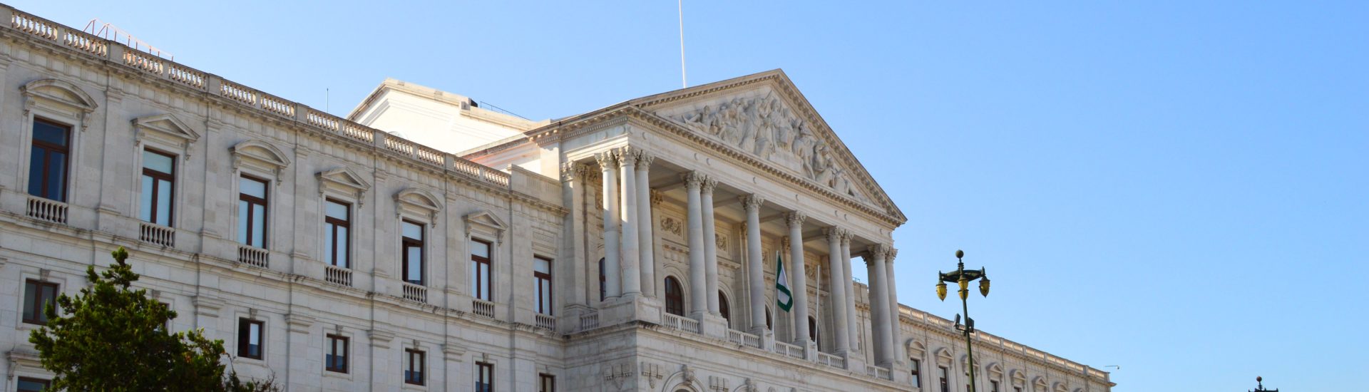 Comunicado de Imprensa | Fisioterapeutas entregam 22 mil assinaturas pró-Ordem na Assembleia da República