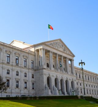 Comunicado de Imprensa | Fisioterapeutas entregam 22 mil assinaturas pró-Ordem na Assembleia da República